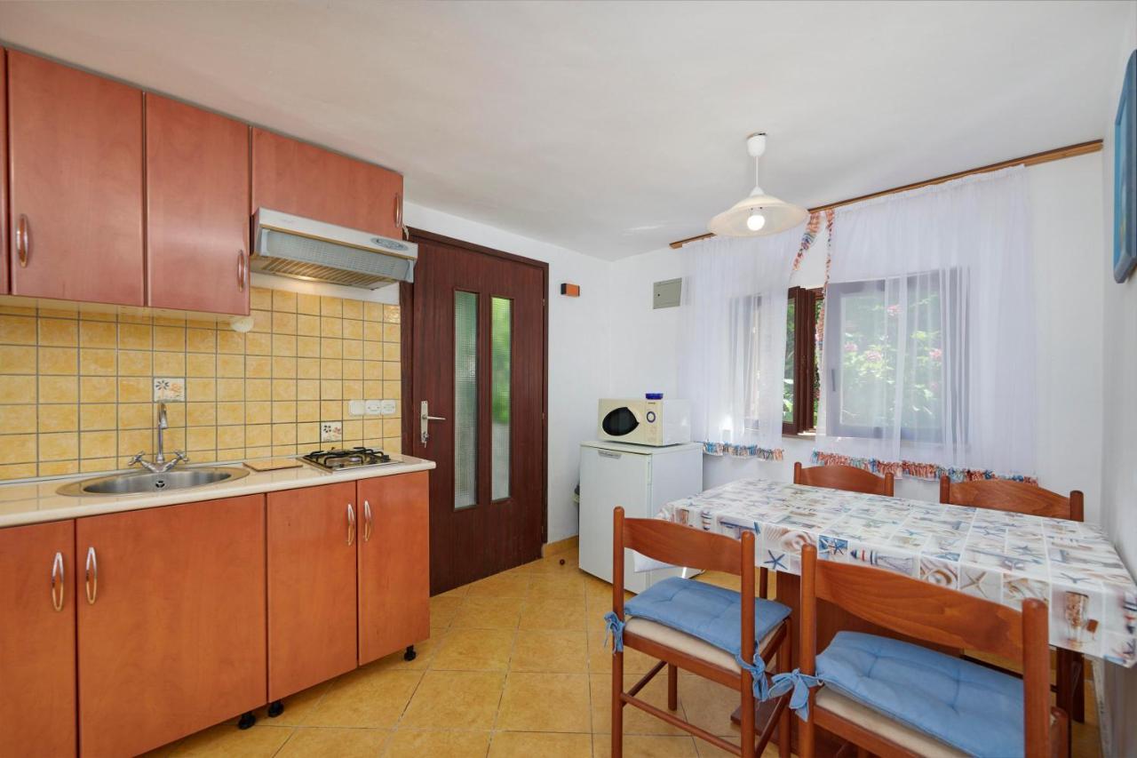 Apartments Dracice 1019 Banjole Bagian luar foto