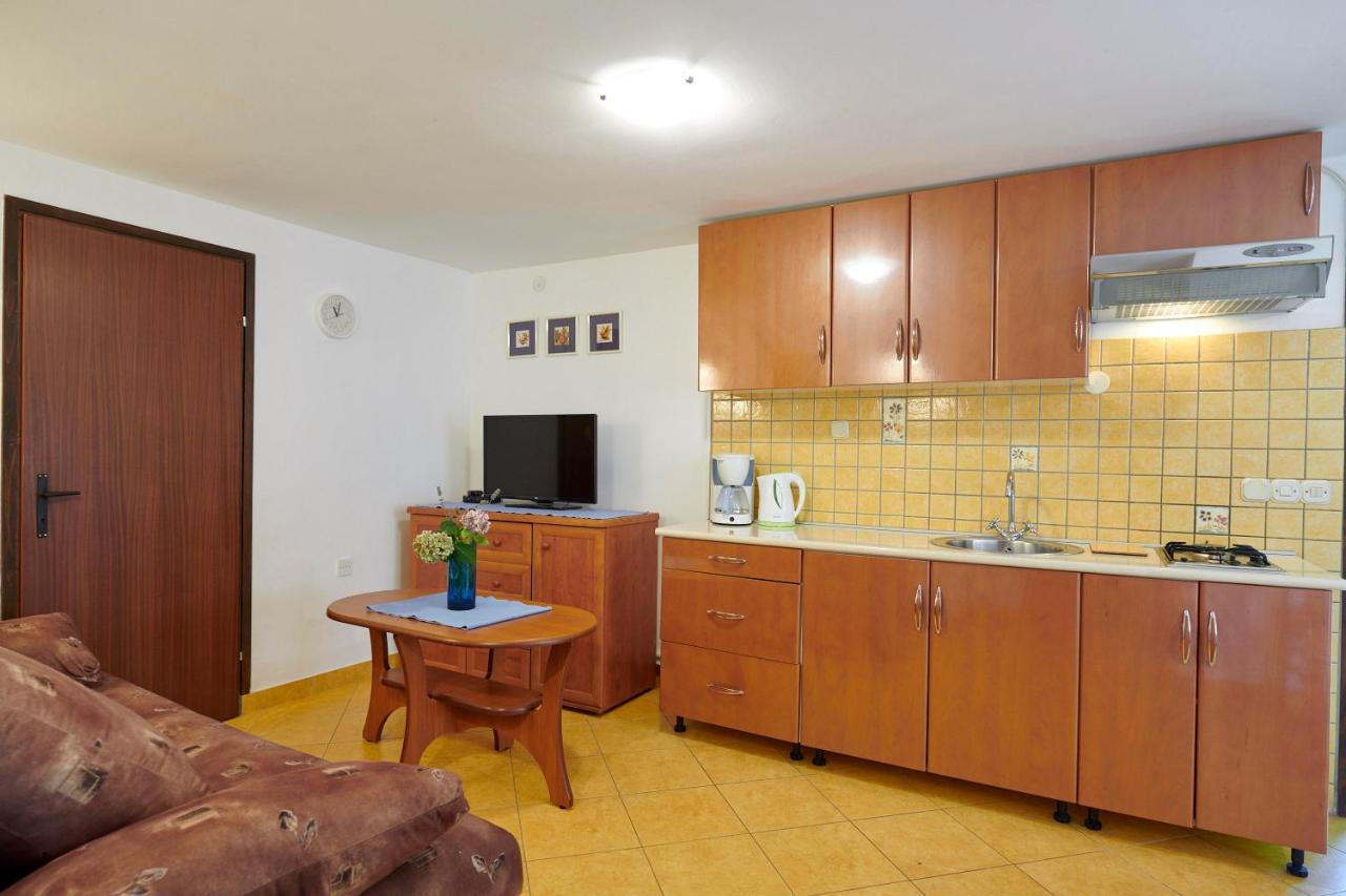 Apartments Dracice 1019 Banjole Bagian luar foto